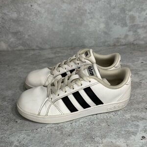 Adidas Neo AW4299 Boys Baseline K Sneaker‎ Size 1Y White Leather Black Shoes